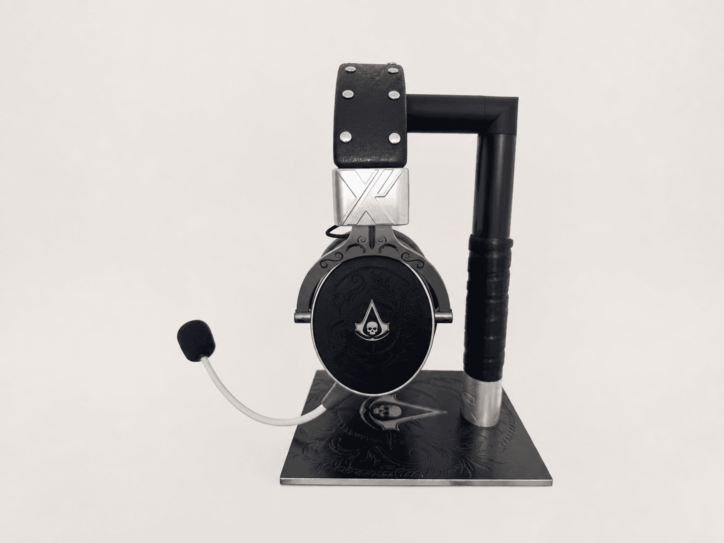 Black Flag France OEM gaming headset case study front microphone view