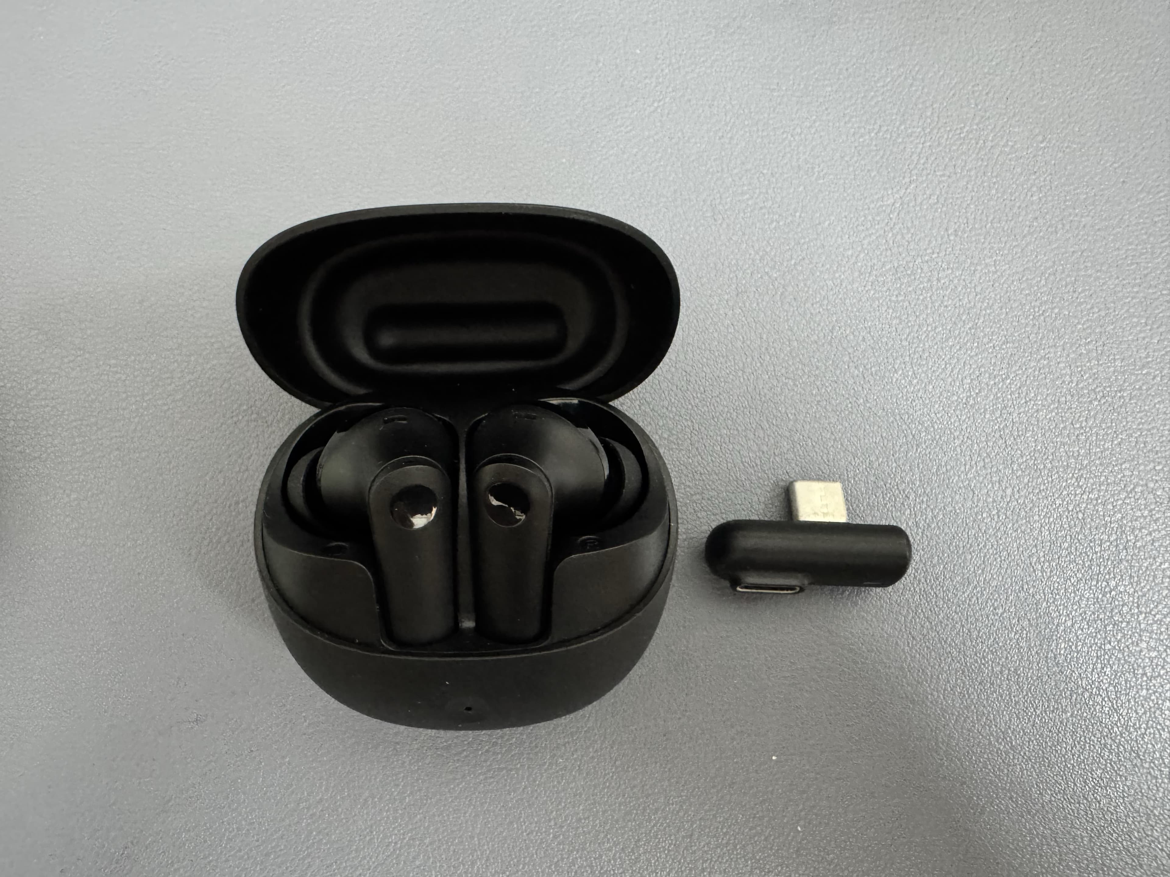 GE3 Korea OEM gaming TWS earbuds case study black earbuds with Type-C 2.4G dongle
