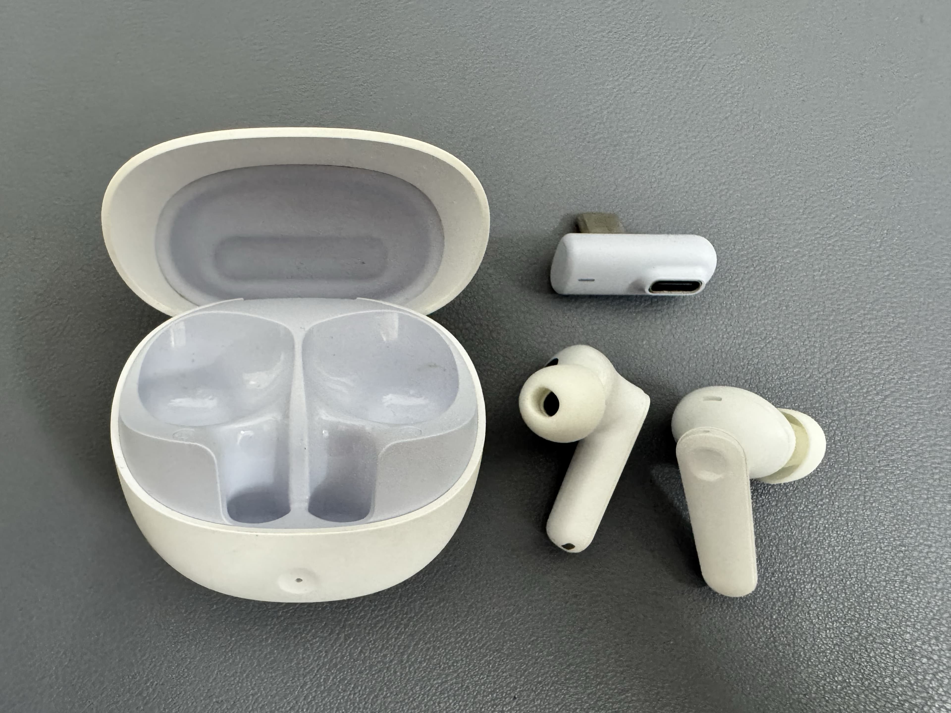 GE3 Korea OEM gaming TWS earbuds case study white earbuds with Type-C 2.4G dongle