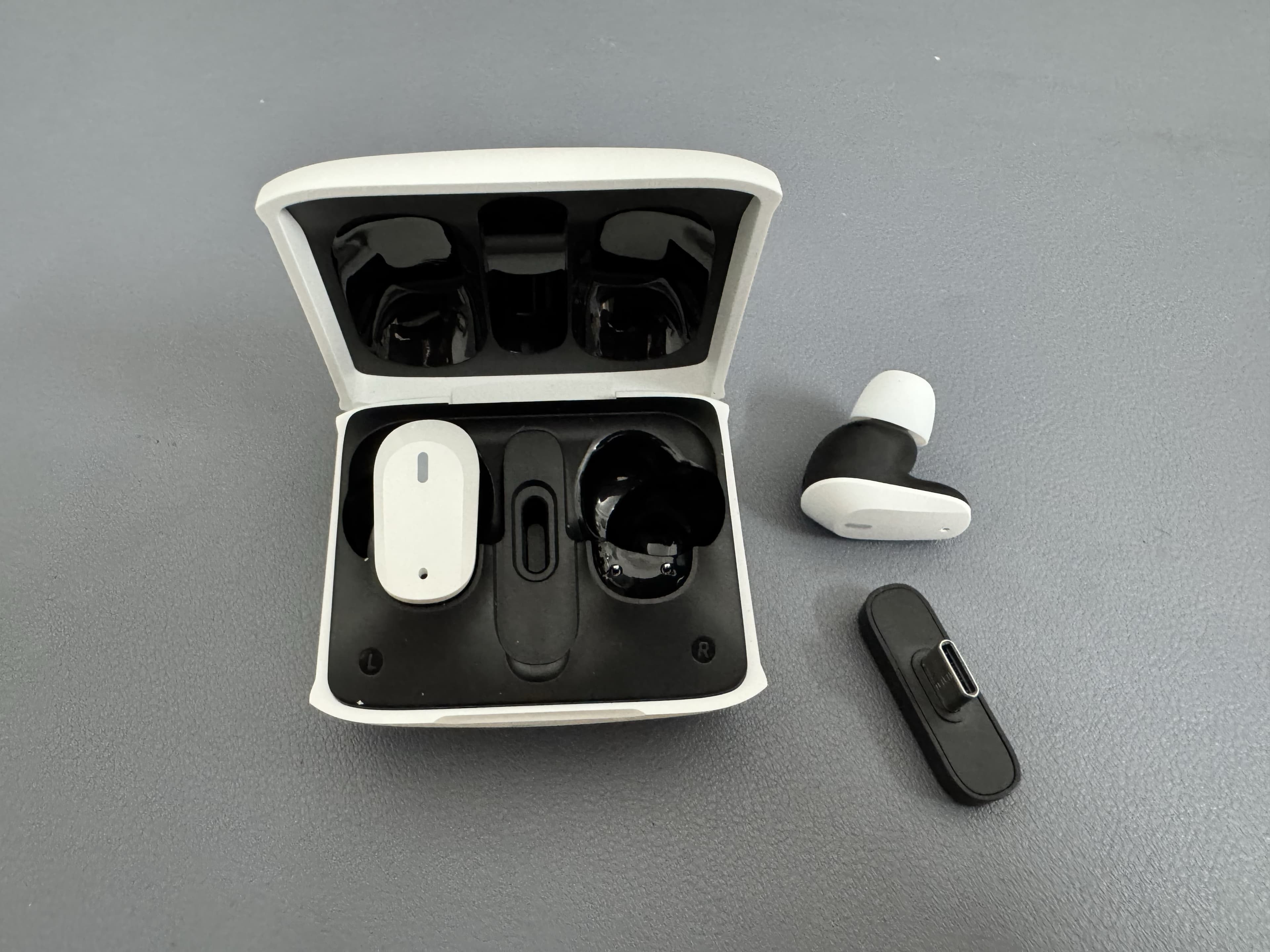 GE5 Korea OEM gaming TWS earbuds case study white earbuds with Type-C 2.4G dongle