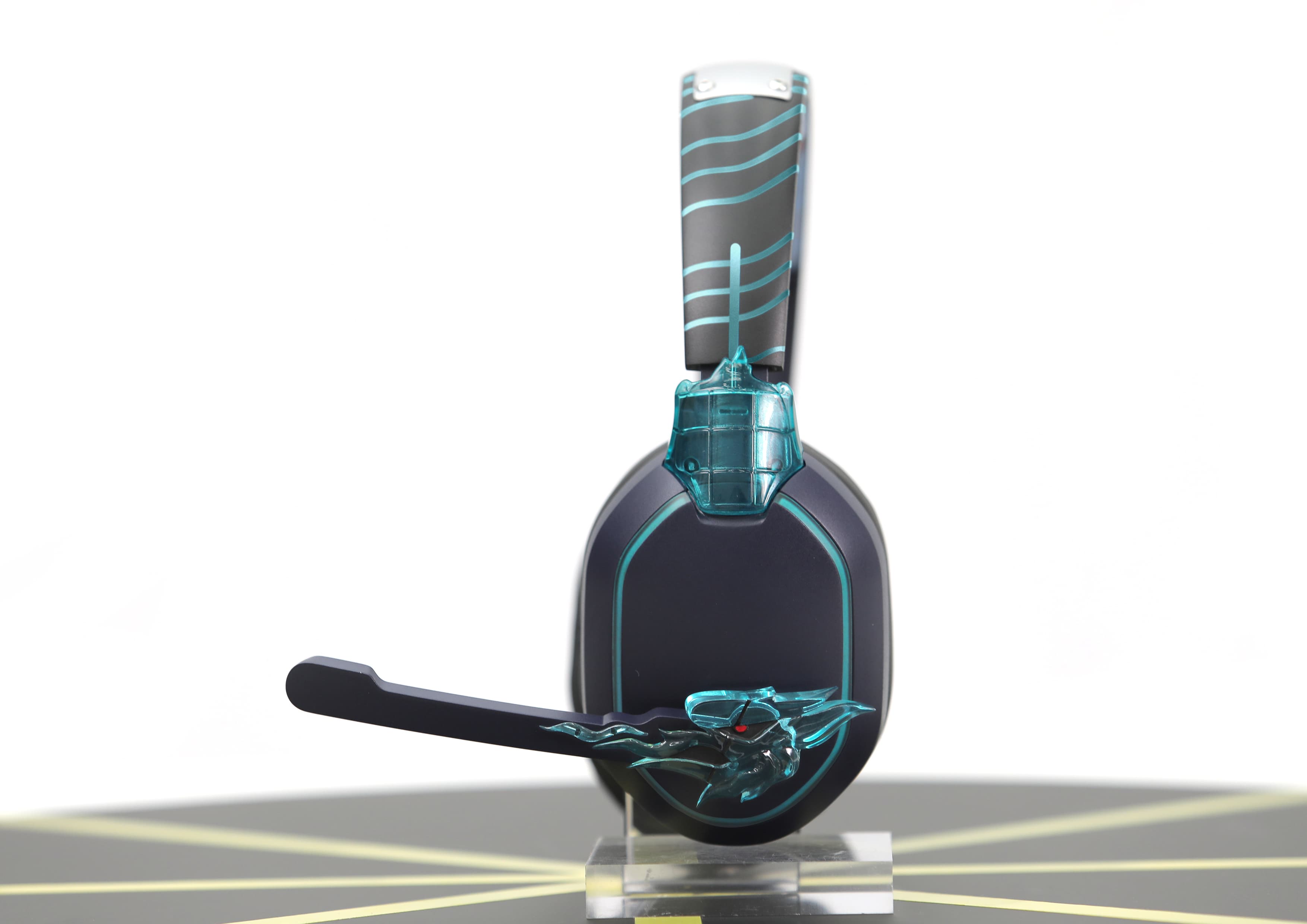 KAKASHI France OEM gaming headset case study CMF and side profile detail