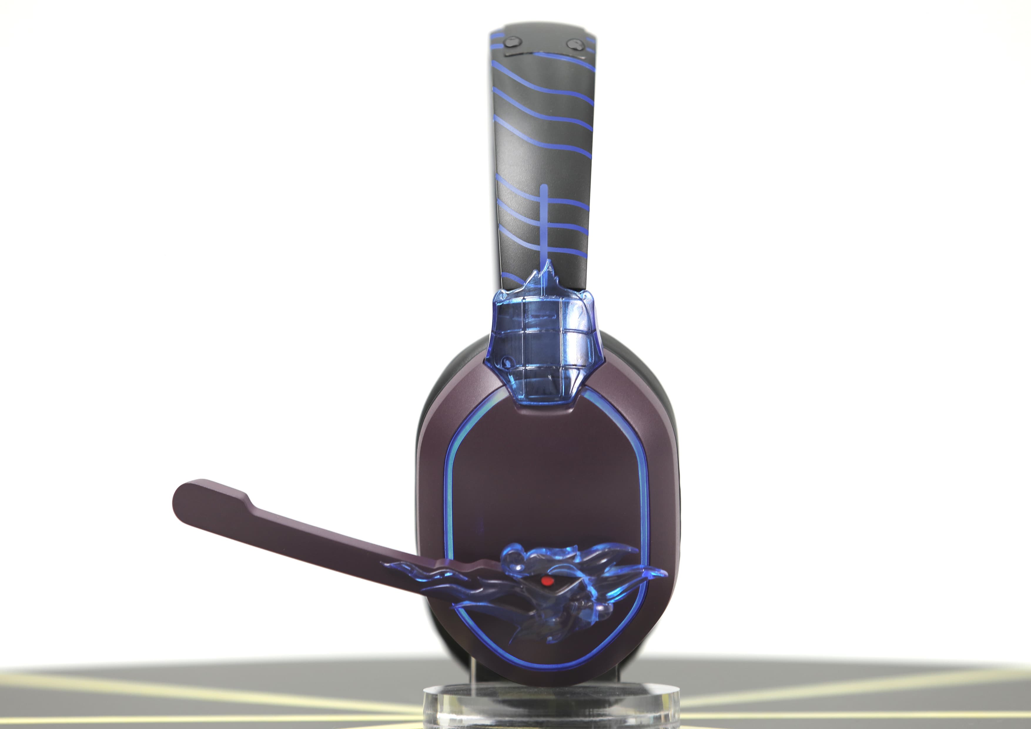 MADARA France OEM gaming headset case study CMF and side profile detail