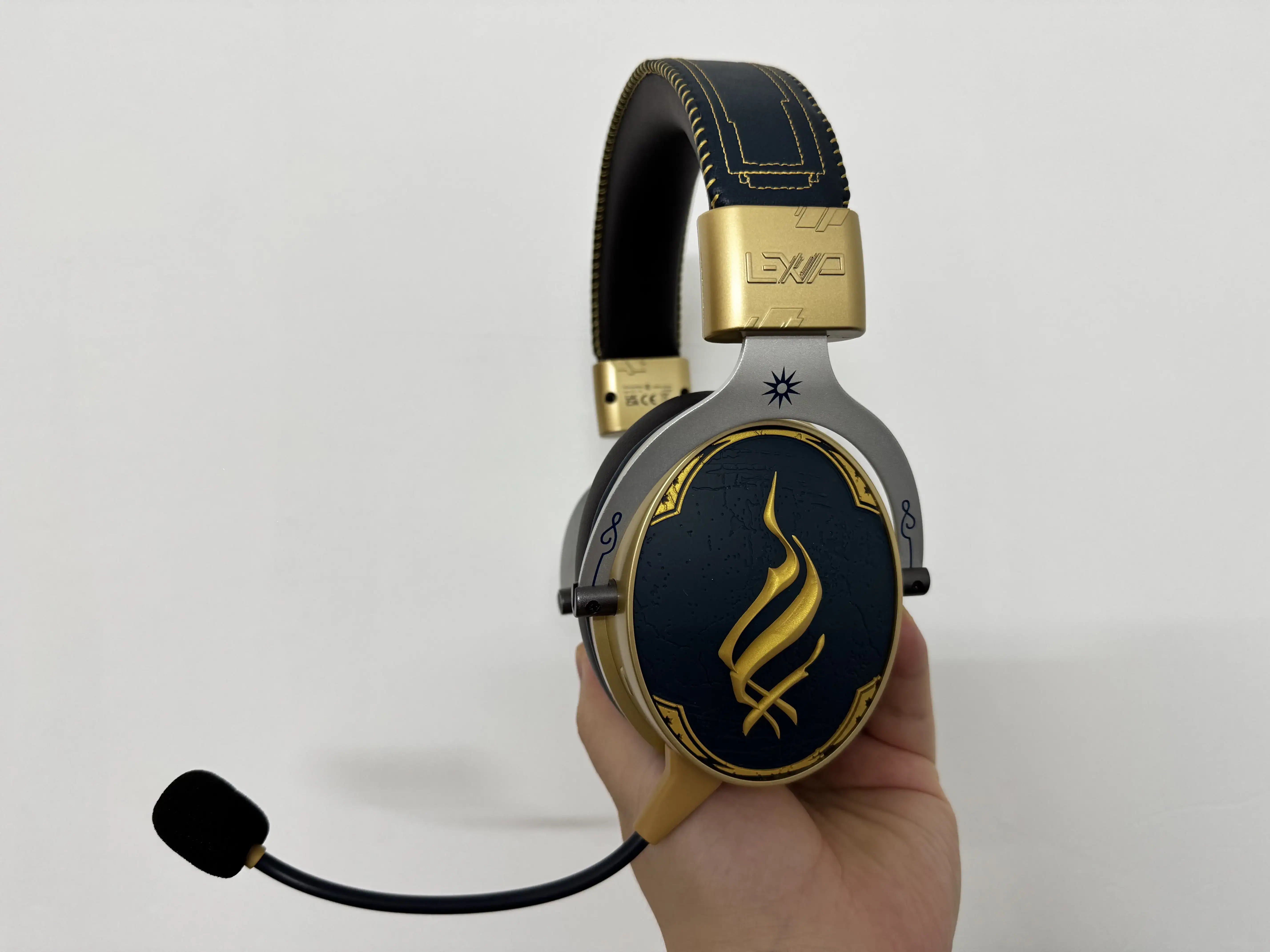 HOG premium wireless gaming headset earcup and mixed-material interface detail